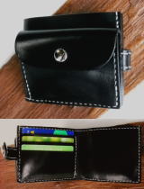サドルレザー黒の2つ折りウォレット(アウトサイドポケットタイプ)
